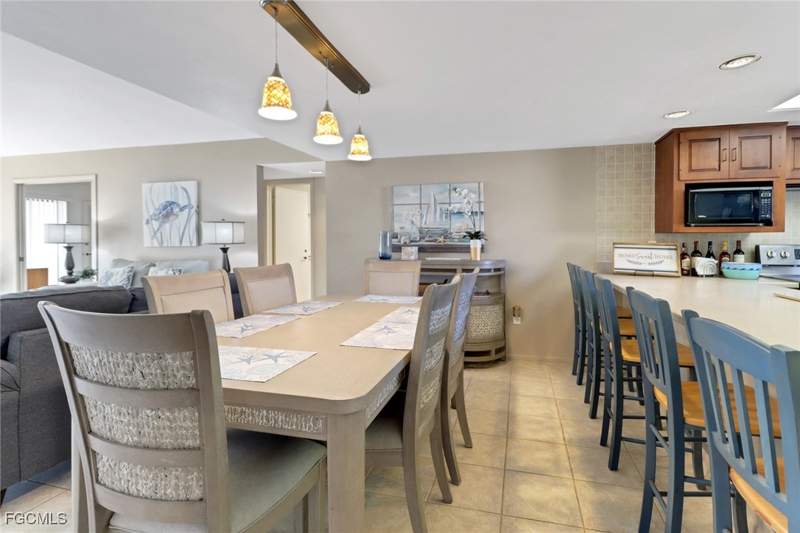 3 bedroom Condominium at 5015 Harbortown Ln 104, Harbortown, Fort Myers — photo 2