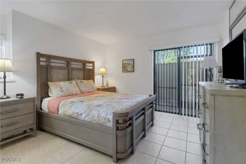 5015 Harbortown Ln 104, Fort Myers FL - photo 6 of 40