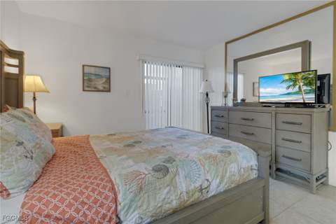 5015 Harbortown Ln 104, Fort Myers FL - photo 7 of 40
