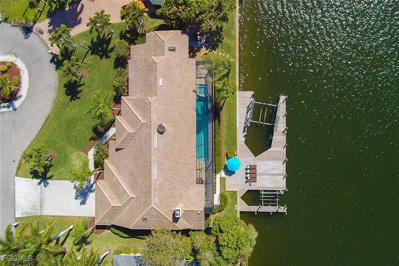 5 bedroom SingleFamilyResidence at 4902 SW 5th Pl, Cape Coral, Cape Coral — photo 2