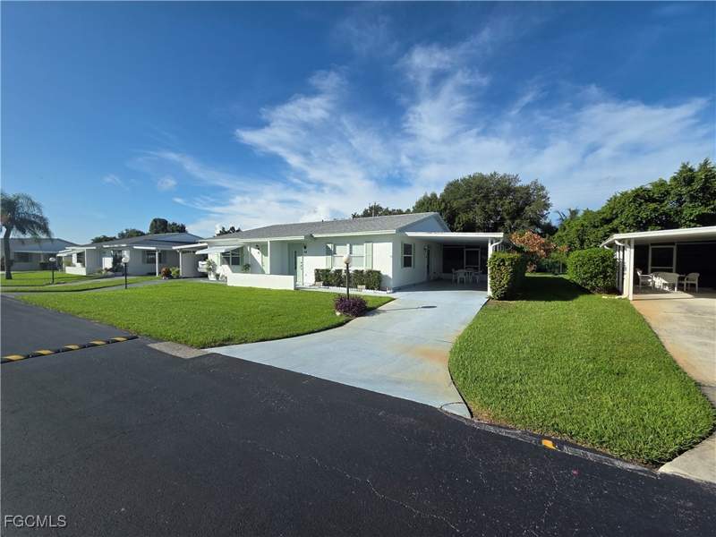 2 bedroom Attached at 52 Heath Aster Ln, Pinewood Condominium, Lehigh Acres — photo 3