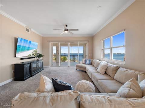 14819 Laguna Dr 703, Fort Myers FL - photo 11 of 47