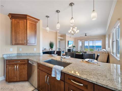 14819 Laguna Dr 703, Fort Myers FL - photo 21 of 47