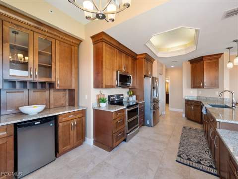14819 Laguna Dr 703, Fort Myers FL - photo 22 of 47