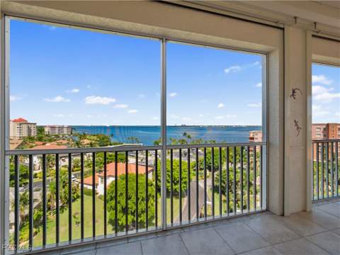 14819 Laguna Dr 703, Fort Myers FL - photo 6 of 47