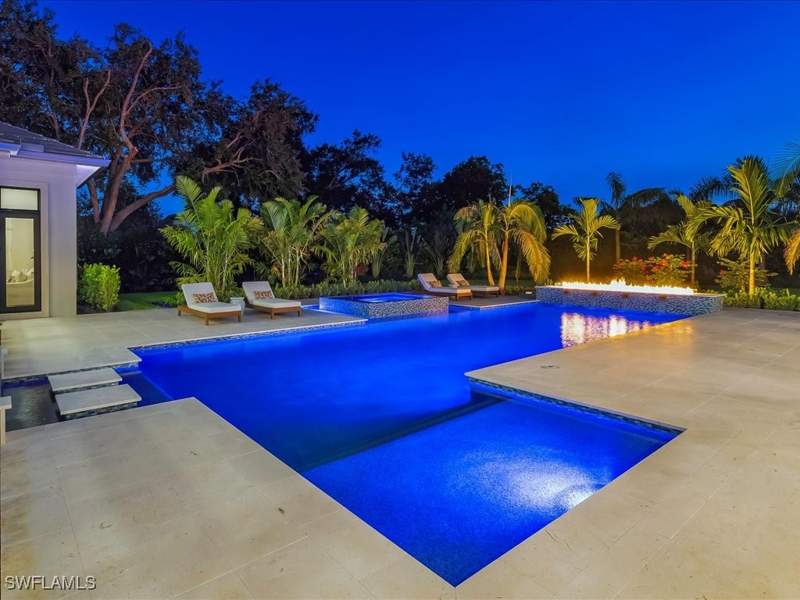 5 bedroom SingleFamilyResidence at 208 Hickory Rd, Pine Ridge, Naples — photo 2