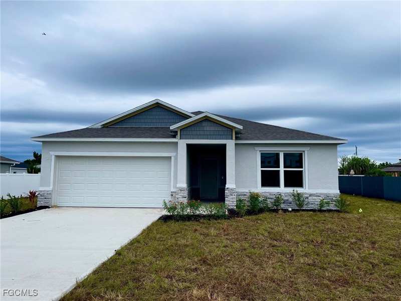 4 bedroom SingleFamilyResidence at 215 NW 4th Ave, Cape Coral, Cape Coral — photo 1