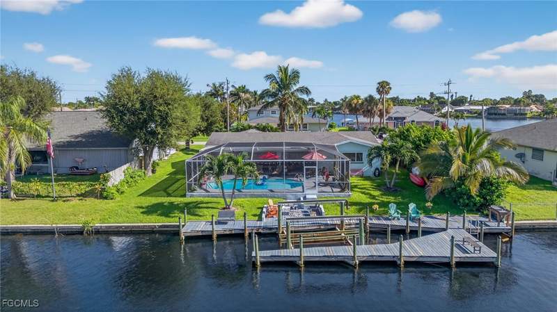 3 bedroom SingleFamilyResidence at 138 SE 40th St, Cape Coral, Cape Coral — photo 3
