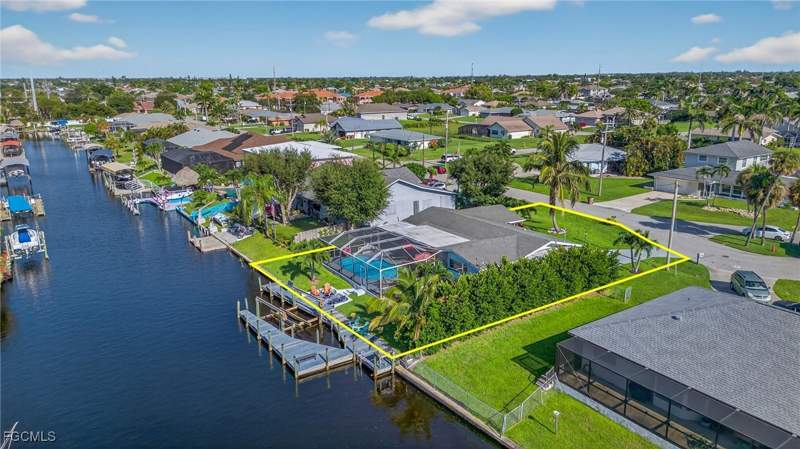 3 bedroom SingleFamilyResidence at 138 SE 40th St, Cape Coral, Cape Coral — photo 4