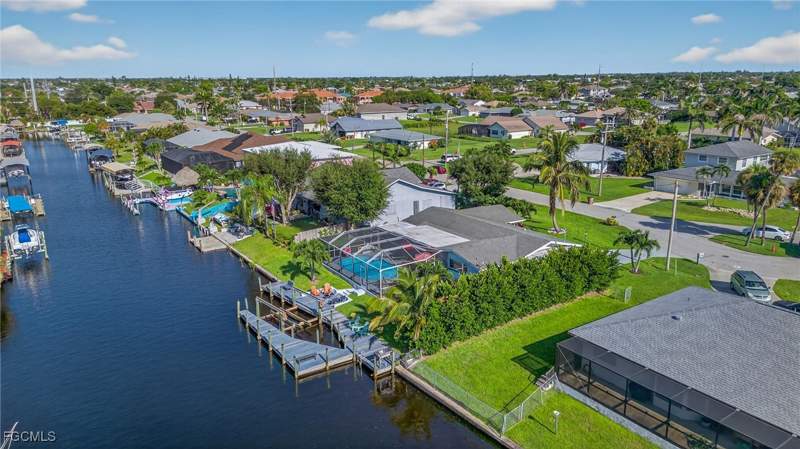 3 bedroom SingleFamilyResidence at 138 SE 40th St, Cape Coral, Cape Coral — photo 5