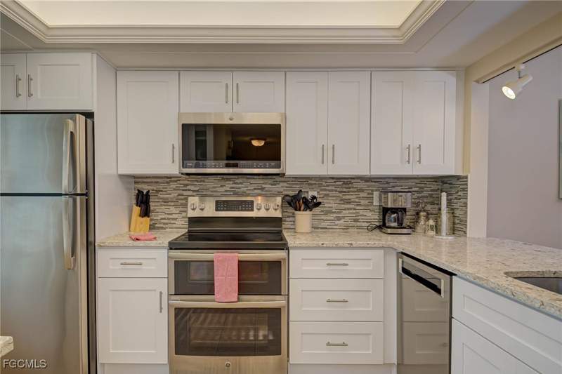 2 bedroom Condominium at 5445 Peppertree Dr 9, Cardinal Cove, Fort Myers — photo 3