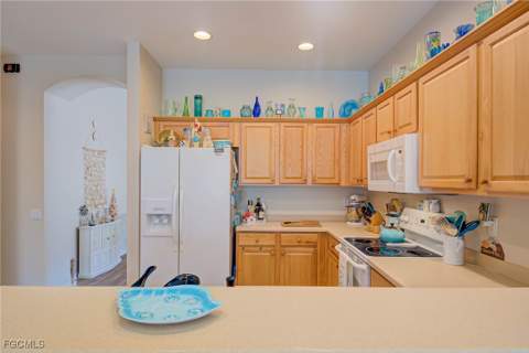 9005 Falcon Pointe Loop, Fort Myers FL - photo 10 of 38