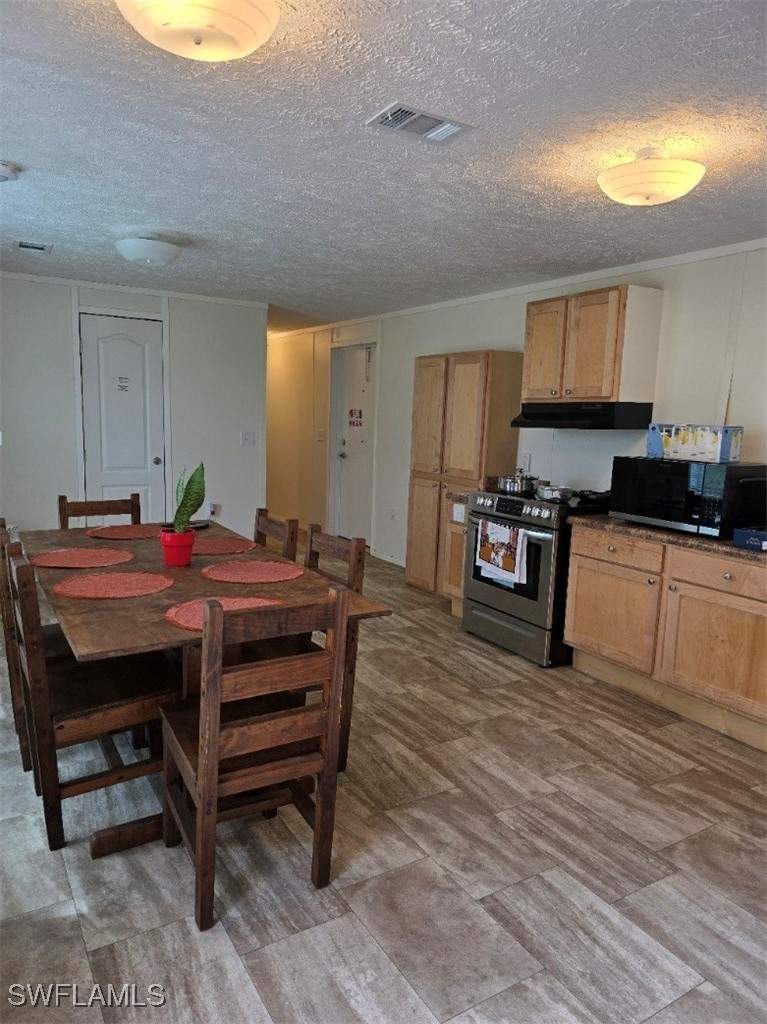 3 bedroom ManufacturedHome at 8385 Marx Dr, Suncoast Estate, North Fort Myers — photo 4