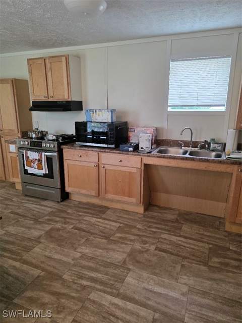 8385 Marx Dr, North Fort Myers FL - photo 6 of 18