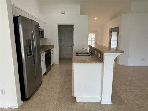 122 NW 15th Ter, Cape Coral FL - photo 10 of 42
