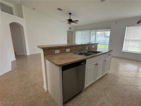 122 NW 15th Ter, Cape Coral FL - photo 14 of 42