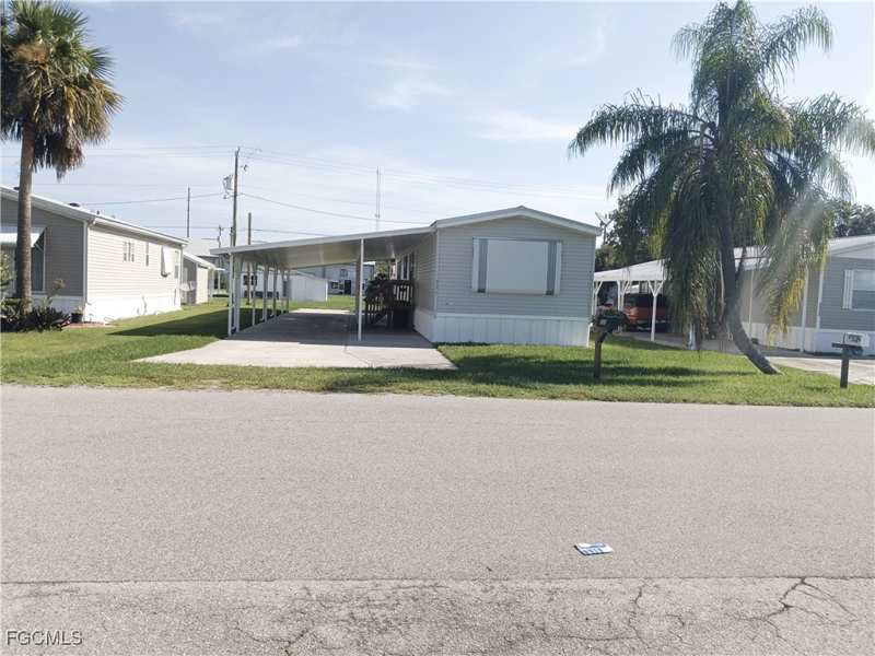 2 bedroom ManufacturedHome at 231 Palm Ave NW, Moore Haven, Moore Haven — photo 1
