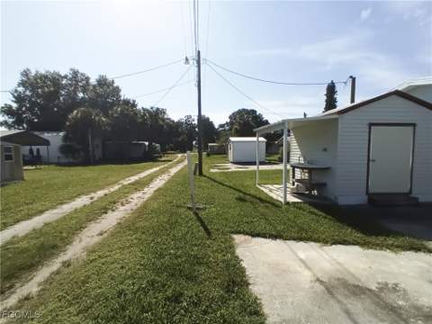 231 Palm Ave NW, Moore Haven FL - photo 11 of 29