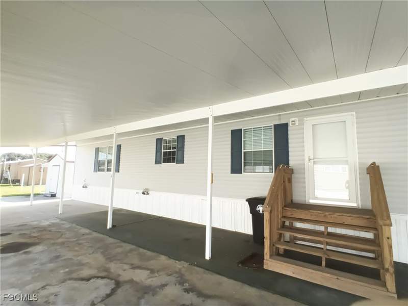 2 bedroom ManufacturedHome at 231 Palm Ave NW, Moore Haven, Moore Haven — photo 4