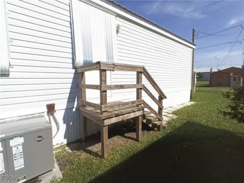 231 Palm Ave NW, Moore Haven FL - photo 6 of 29