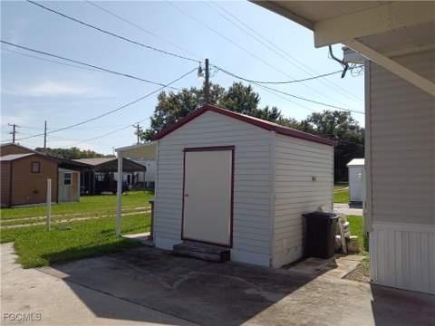 231 Palm Ave NW, Moore Haven FL - photo 9 of 29