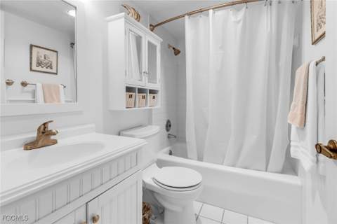4396 Bowsprit Ct 2E, Fort Myers FL - photo 16 of 36