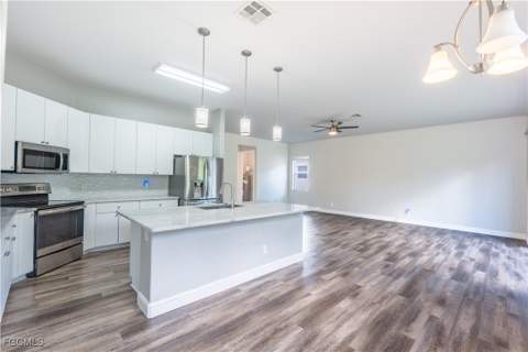 3003 Lake Manatee Ct, Cape Coral FL - photo 6 of 41