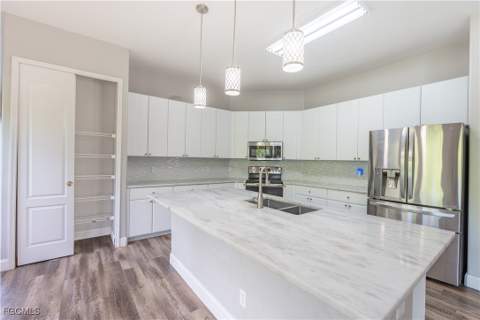 3003 Lake Manatee Ct, Cape Coral FL - photo 7 of 41