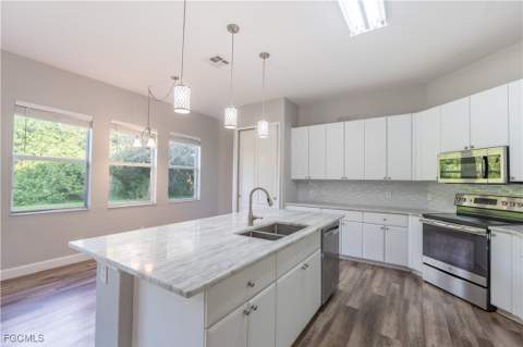 3003 Lake Manatee Ct, Cape Coral FL - photo 8 of 41
