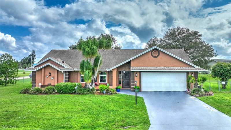 4 bedroom SingleFamilyResidence at 622 Weston Rd, Amberwood Estates Replat, Lehigh Acres — photo 1