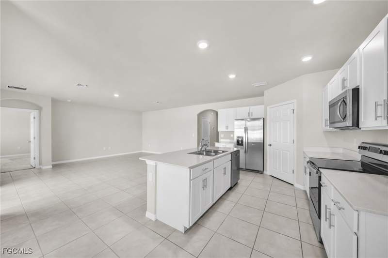4 bedroom SingleFamilyResidence at 1905 NW 23rd St, Cape Coral, Cape Coral — photo 3