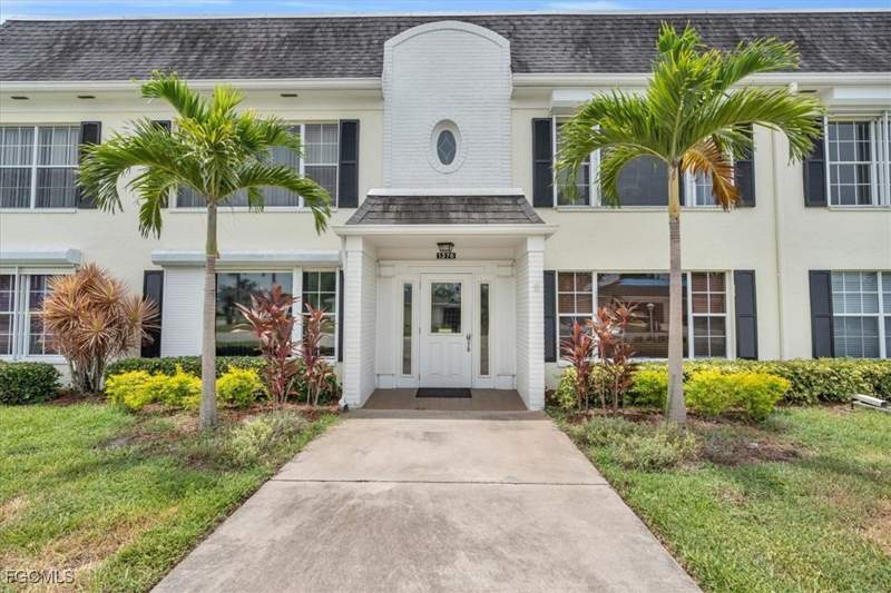 2 bedroom Condominium at 1376 S Brandywine Cir 4, Brandywine, Fort Myers — photo 2
