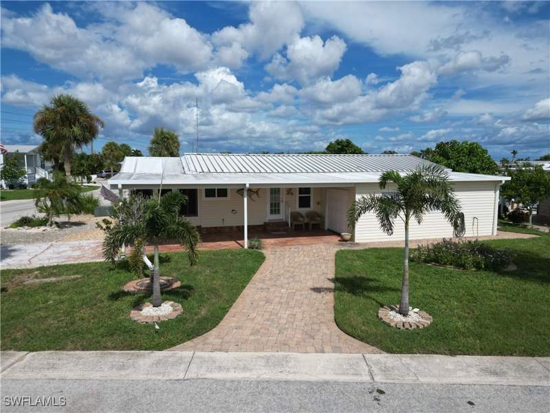 2 bedroom ManufacturedHome at 17511 Bryan Ct, Bayside Estates, Fort Myers Beach — photo 2