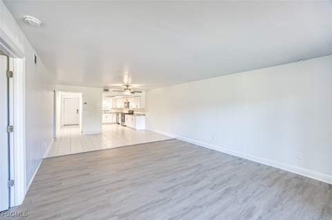 10022 Oxfordshire Ln 105, Fort Myers FL - photo 11 of 37