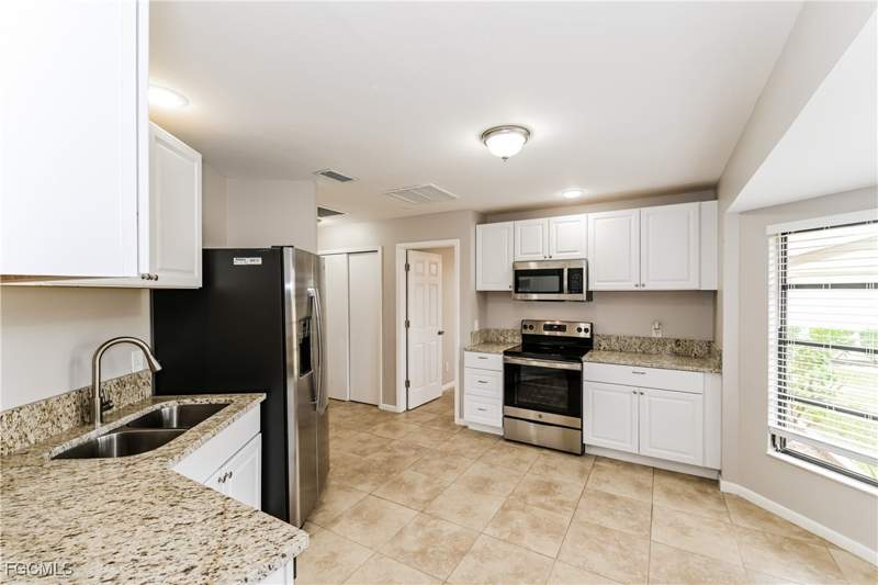 3 bedroom SingleFamilyResidence at 1005 SW 22nd TER, CAPE CORAL, Cape Coral — photo 5