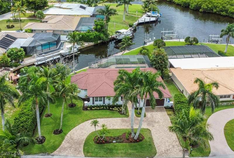 3 bedroom SingleFamilyResidence at 2105 Sheepshead Dr, Royal Harbor, Naples — photo 1