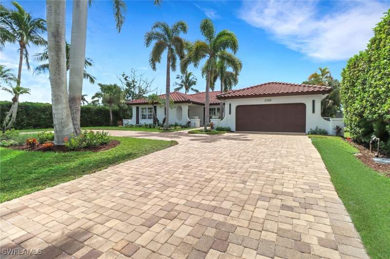 3 bedroom SingleFamilyResidence at 2105 Sheepshead Dr, Royal Harbor, Naples — photo 2