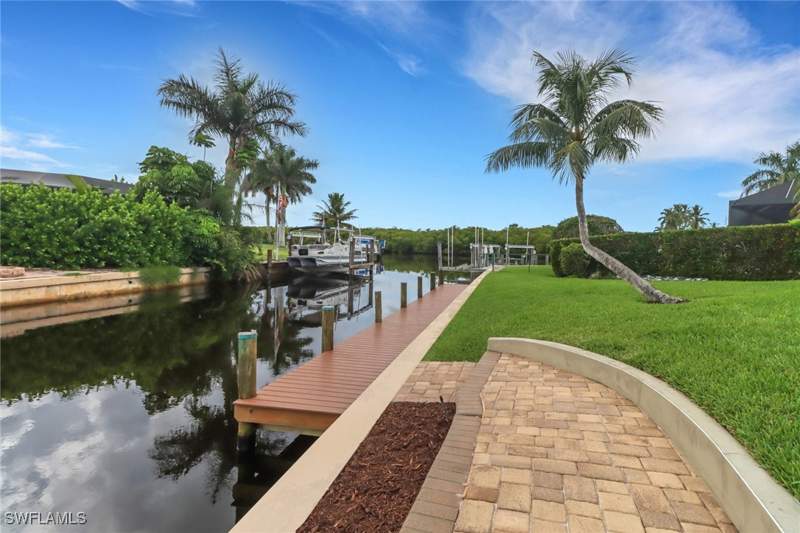 3 bedroom SingleFamilyResidence at 2105 Sheepshead Dr, Royal Harbor, Naples — photo 3
