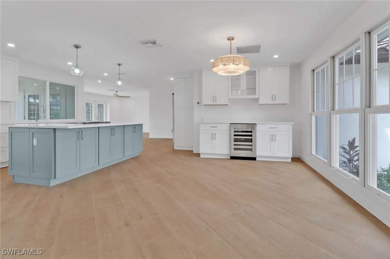 3 bedroom SingleFamilyResidence at 2105 Sheepshead Dr, Royal Harbor, Naples — photo 4