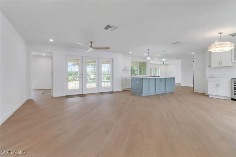 3 bedroom SingleFamilyResidence at 2105 Sheepshead Dr, Royal Harbor, Naples — photo 5