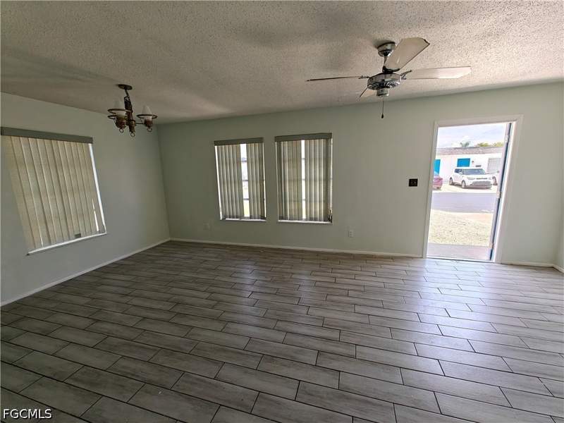 2 bedroom Attached at 26 Temple Ct, Orange Grove Park, Lehigh Acres — photo 3