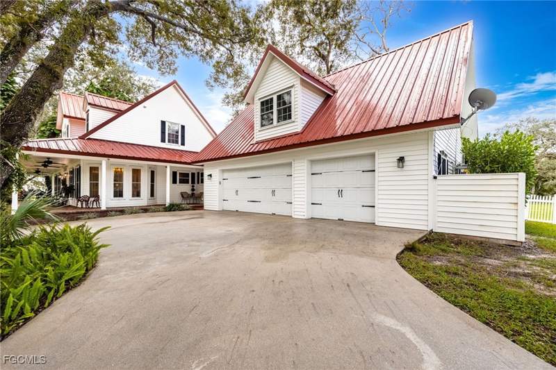 6 bedroom SingleFamilyResidence at 1444 Winchester Ave E, Ranchettes, Labelle — photo 4