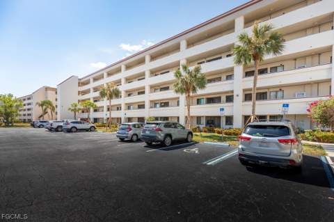 7410 Lake Breeze Dr 208, Fort Myers FL - photo 10 of 36