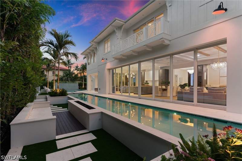 6 bedroom SingleFamilyResidence at 2131 Marina Dr, Aqualane Shores, Naples — photo 2