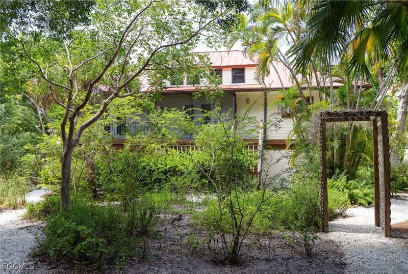 2 bedroom SingleFamilyResidence at 1345 Junonia St, Bayshore Village, Sanibel — photo 2
