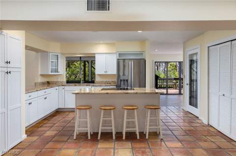 1345 Junonia St, Sanibel FL - photo 8 of 27