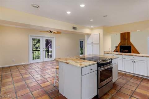 1345 Junonia St, Sanibel FL - photo 9 of 27
