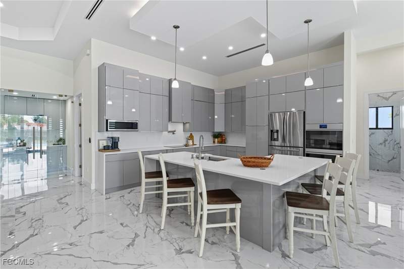 5 bedroom SingleFamilyResidence at 802 El Dorado Pkwy E, Cape Coral, Cape Coral — photo 4