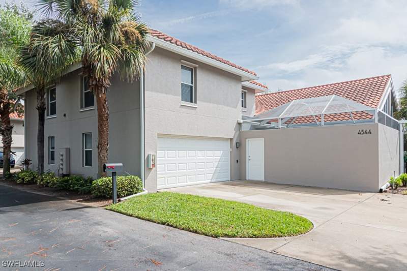 3 bedroom Attached at 4544 Court Way 18D, Quail Woods Courtyards, Naples — photo 3