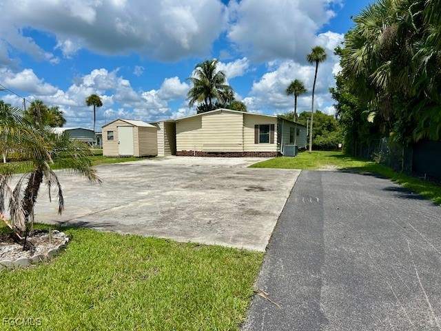 2 bedroom ManufacturedHome at 5558 Palm Beach BLVD 325, SUN-N-FUN MOBILE HOME VILLAGE, Fort Myers — photo 2